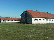 Živinarska farma sa tri objekta