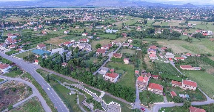 Kuca  120  m2  i  plac  2200 m2   Podgorica   Golubovci   Crna  Gora 