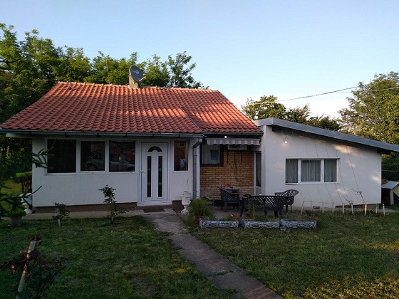 Kuca  97  m2  i  garaza  60  m2  i   plac 12,7  ari Granice  na  putu  Mladenovac  -  Kovacevac 