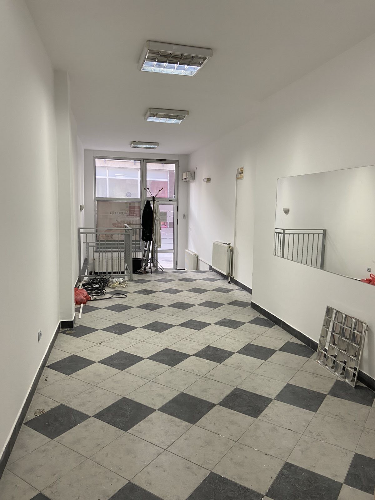 Lokal. 73. m2. Novi. Sad. Srbija